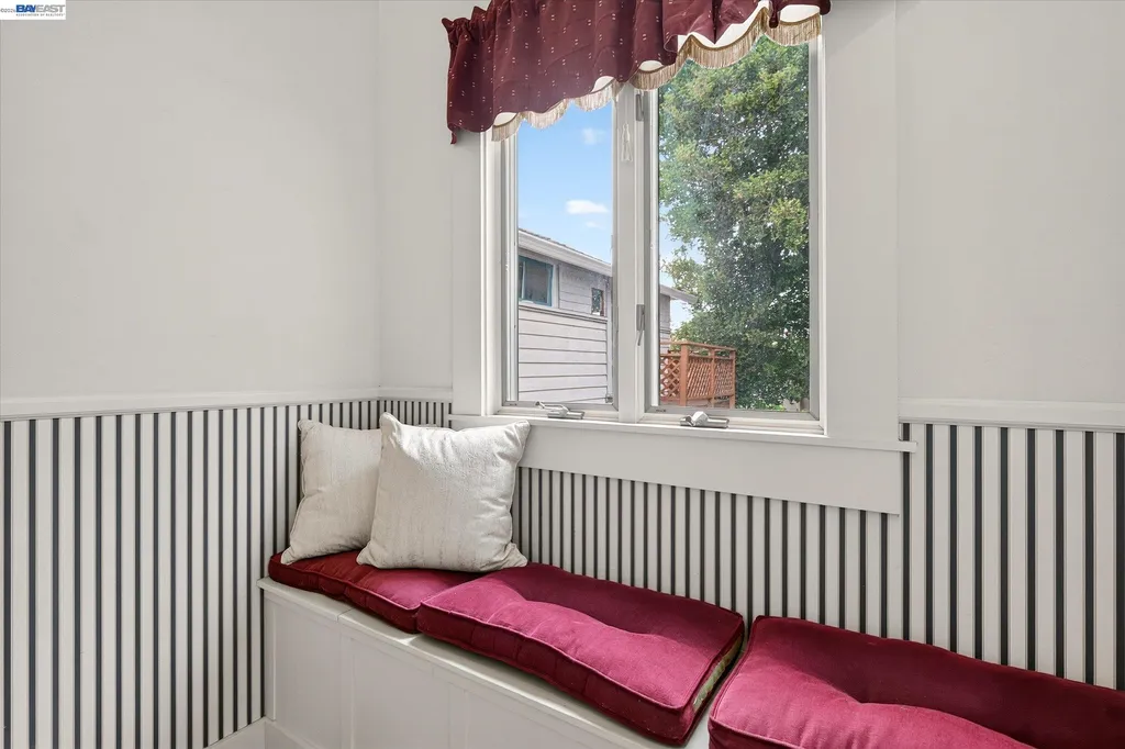 1639 Broadway Alameda CA 94501