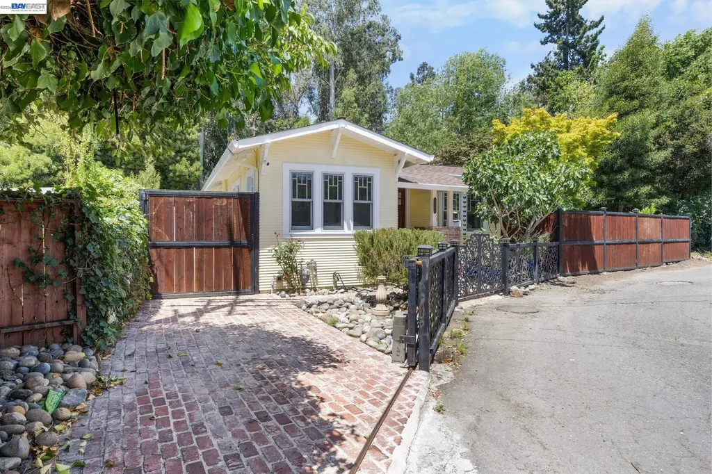 2521 Pleasant Street Oakland CA 94602