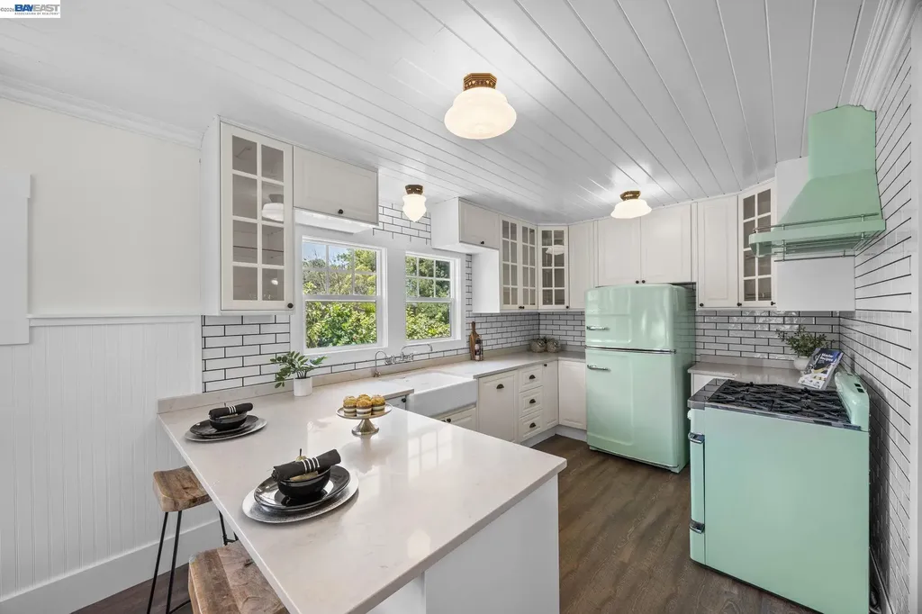 2521 Pleasant Street Oakland CA 94602