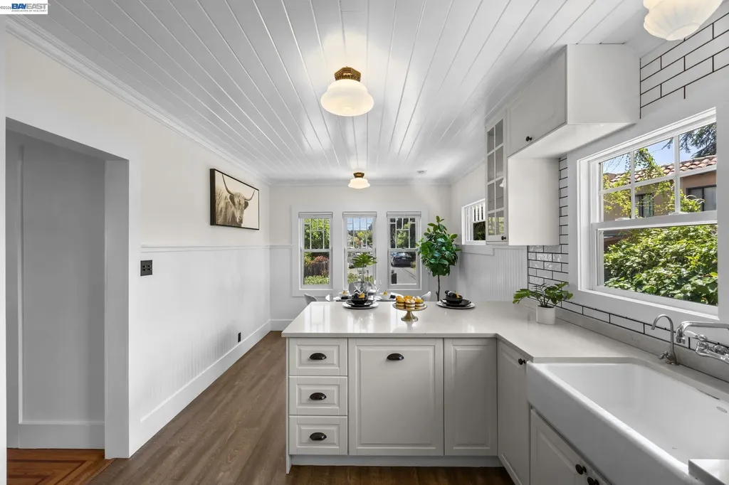 2521 Pleasant Street Oakland CA 94602