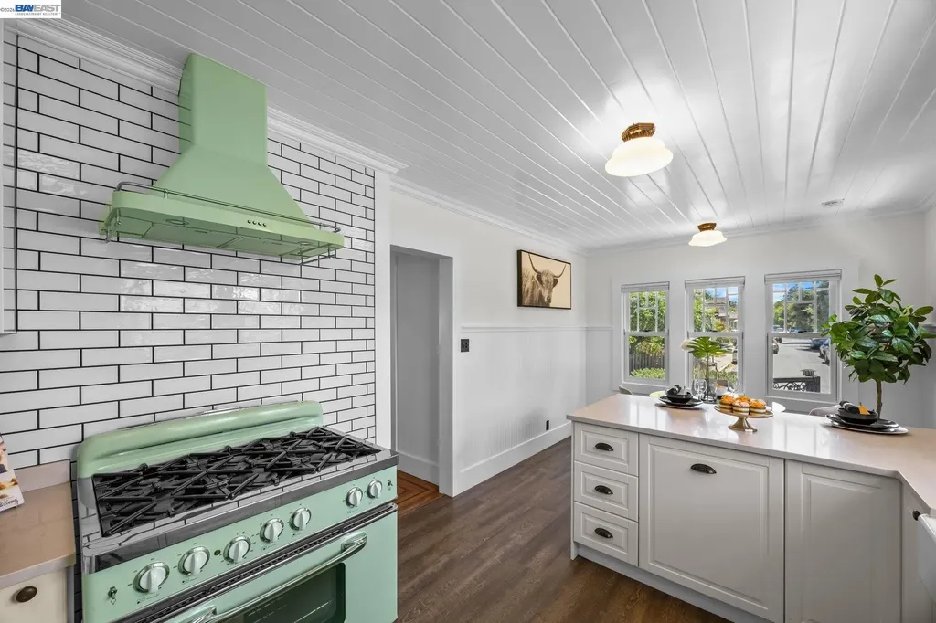 2521 Pleasant Street Oakland CA 94602