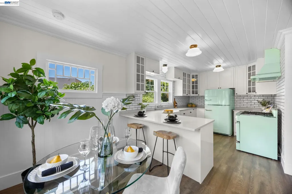 2521 Pleasant Street Oakland CA 94602