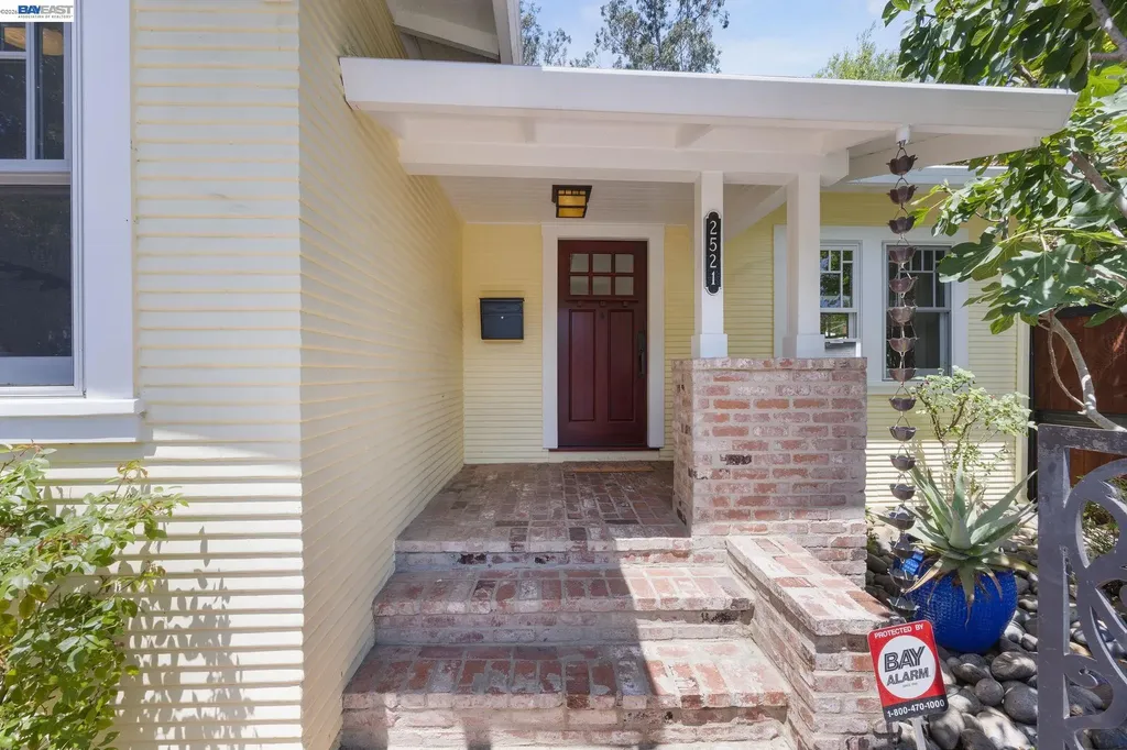 2521 Pleasant Street Oakland CA 94602