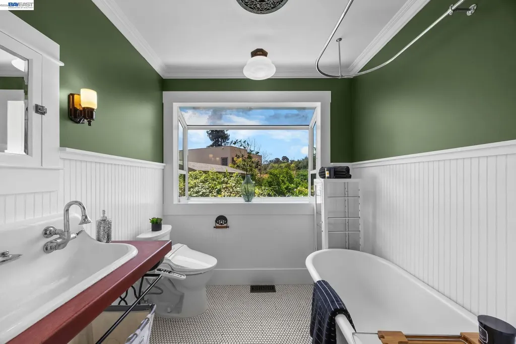2521 Pleasant Street Oakland CA 94602