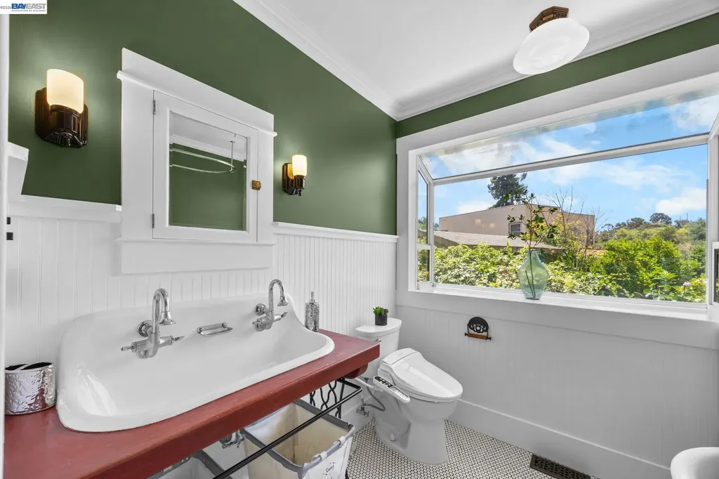 2521 Pleasant Street Oakland CA 94602