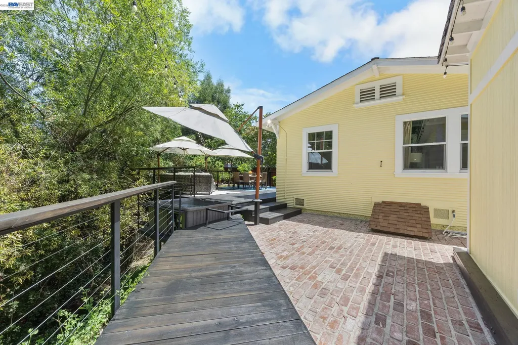 2521 Pleasant Street Oakland CA 94602