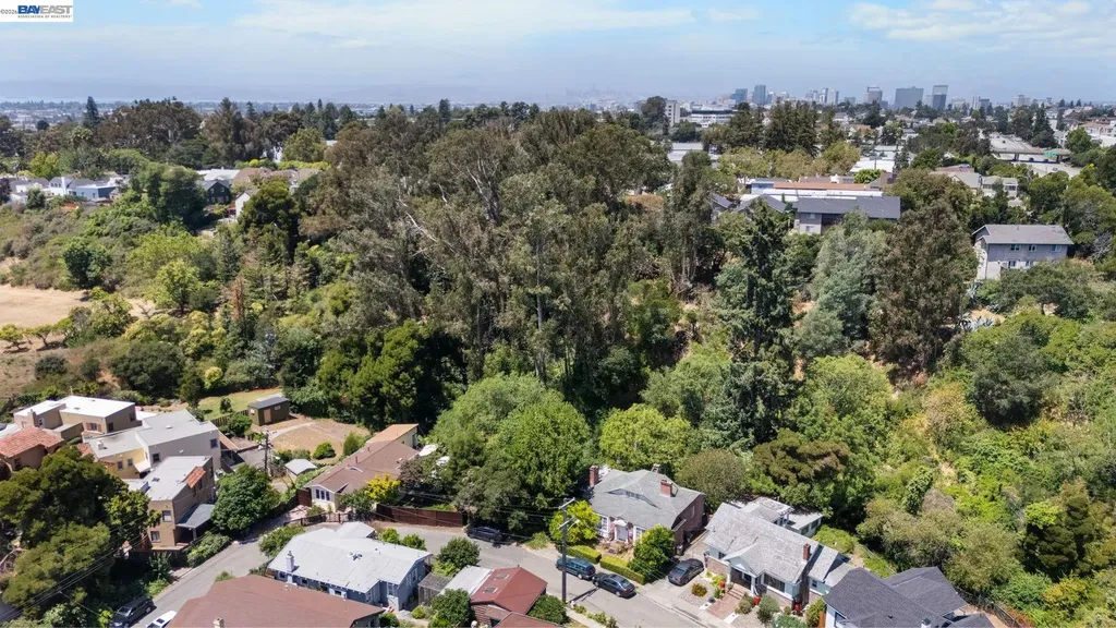 2521 Pleasant Street Oakland CA 94602