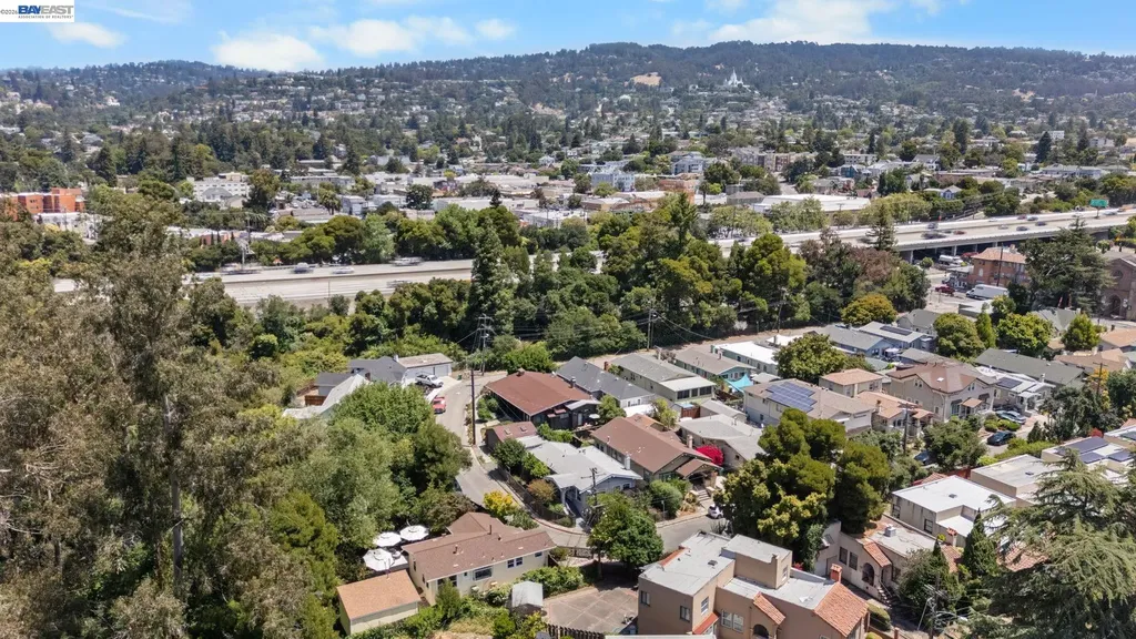 2521 Pleasant Street Oakland CA 94602