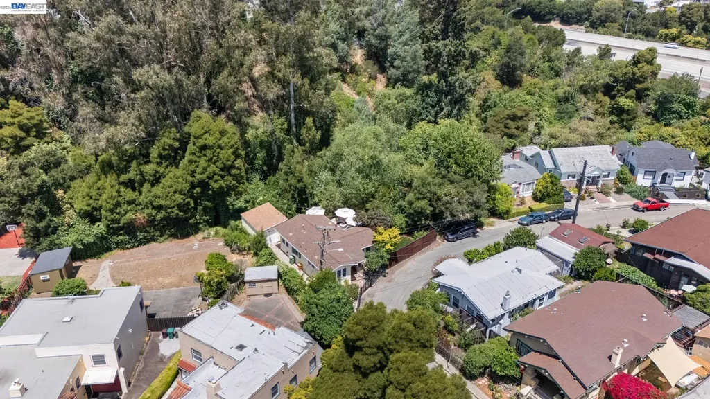 2521 Pleasant Street Oakland CA 94602