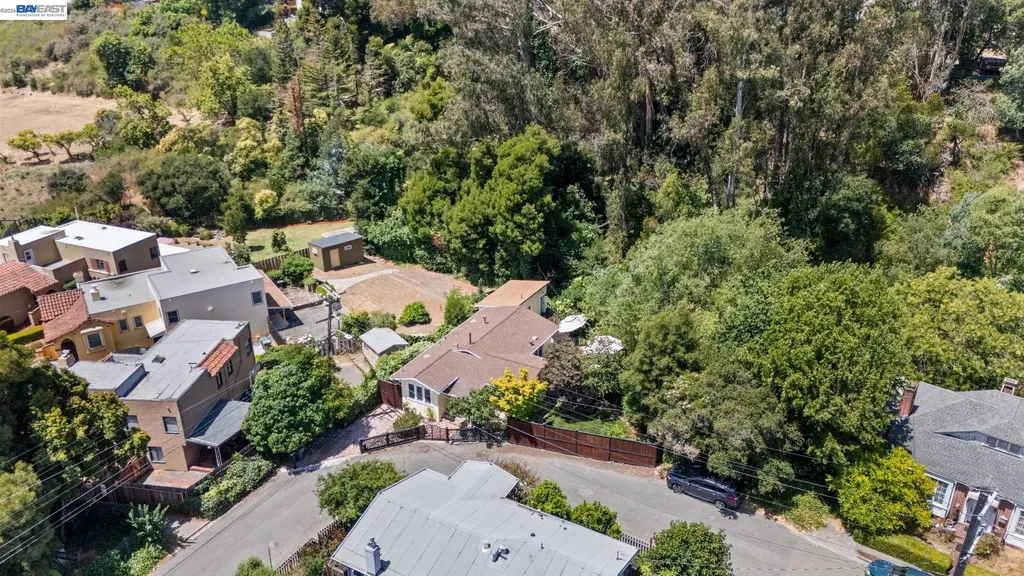 2521 Pleasant Street Oakland CA 94602