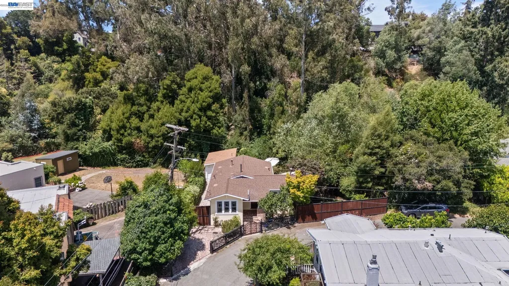 2521 Pleasant Street Oakland CA 94602