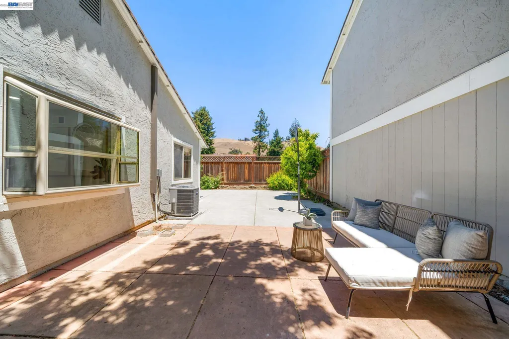 40130 Santa Teresa Common Fremont CA 94539