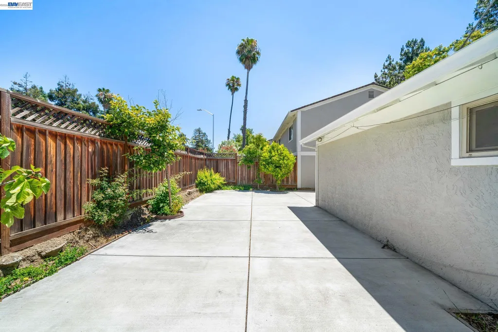 40130 Santa Teresa Common Fremont CA 94539