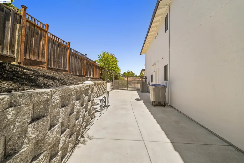 7966 Iglesia Drive Dublin CA 94568