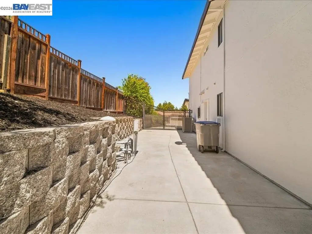 7966 Iglesia Drive Dublin CA 94568