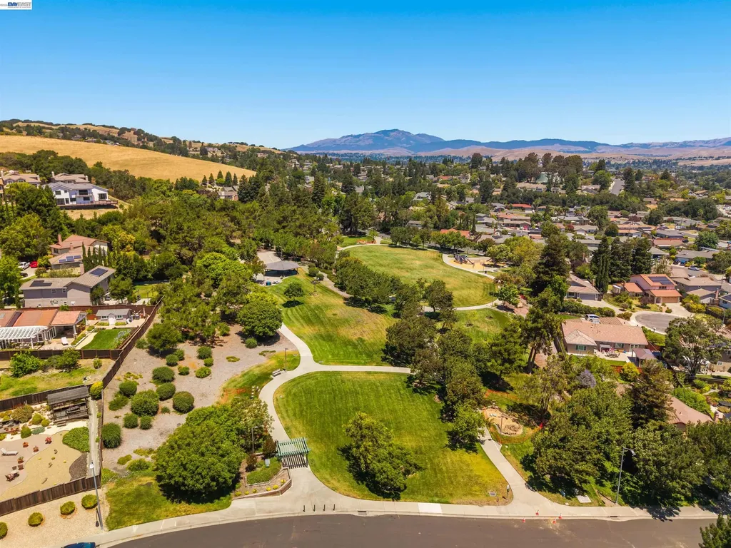 7966 Iglesia Drive Dublin CA 94568