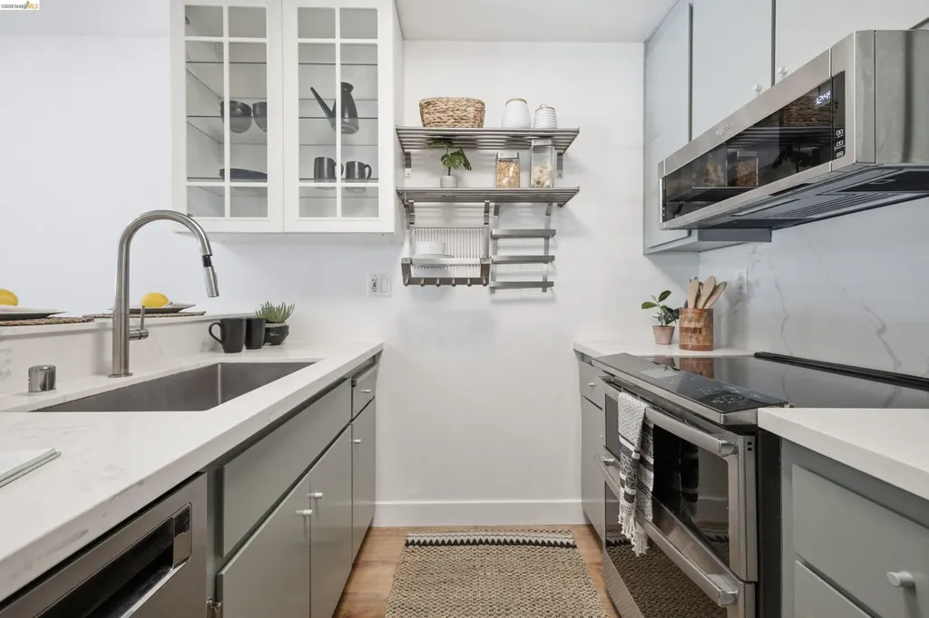 288 Whitmore Street Oakland CA 94611