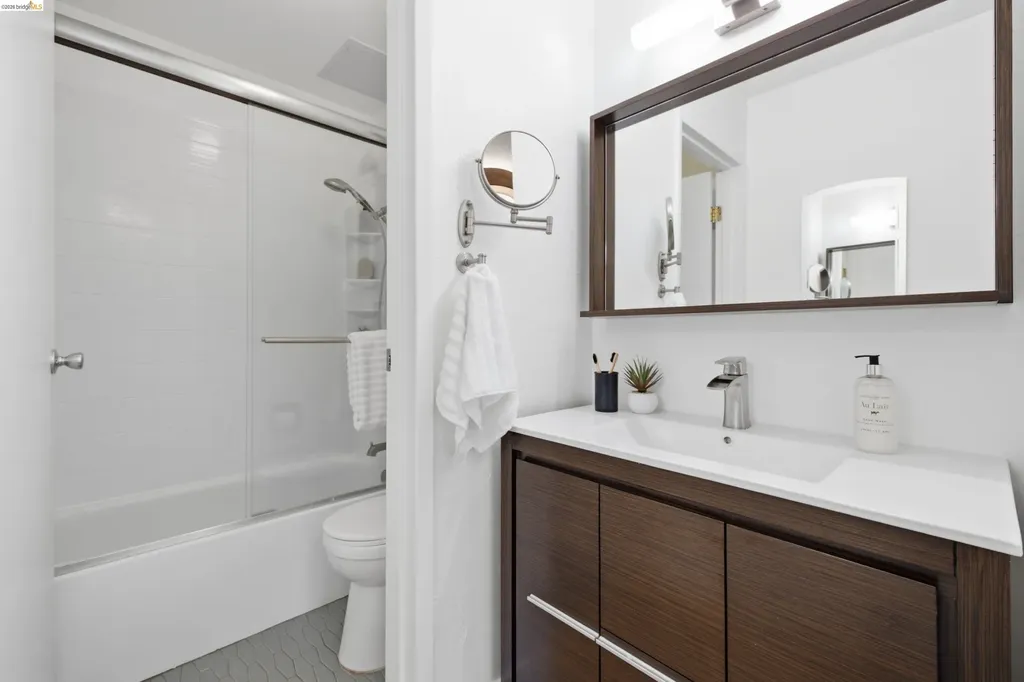 288 Whitmore Street Oakland CA 94611