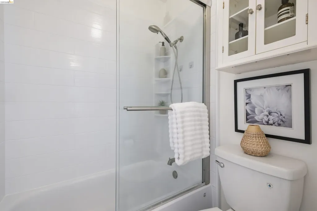 288 Whitmore Street Oakland CA 94611
