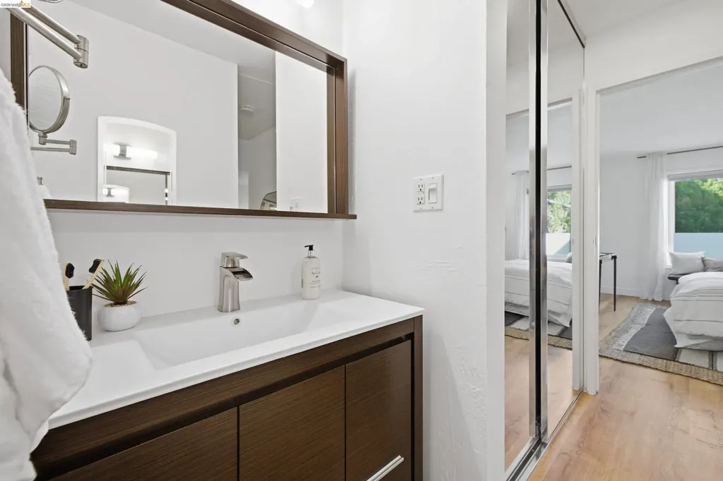 288 Whitmore Street Oakland CA 94611