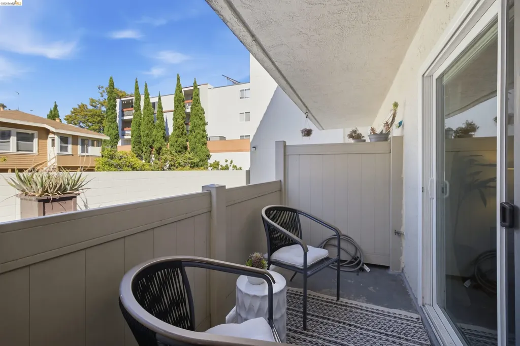 288 Whitmore Street Oakland CA 94611