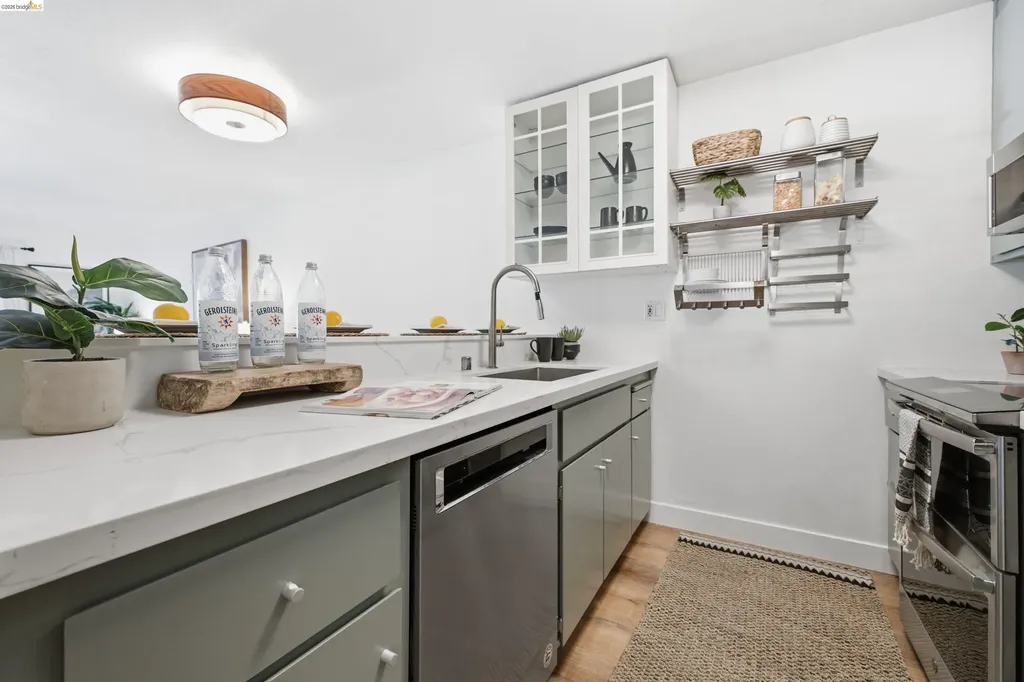 288 Whitmore Street Oakland CA 94611