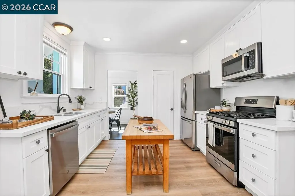 915 Brown Street Martinez CA 94595