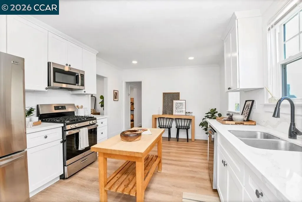 915 Brown Street Martinez CA 94595