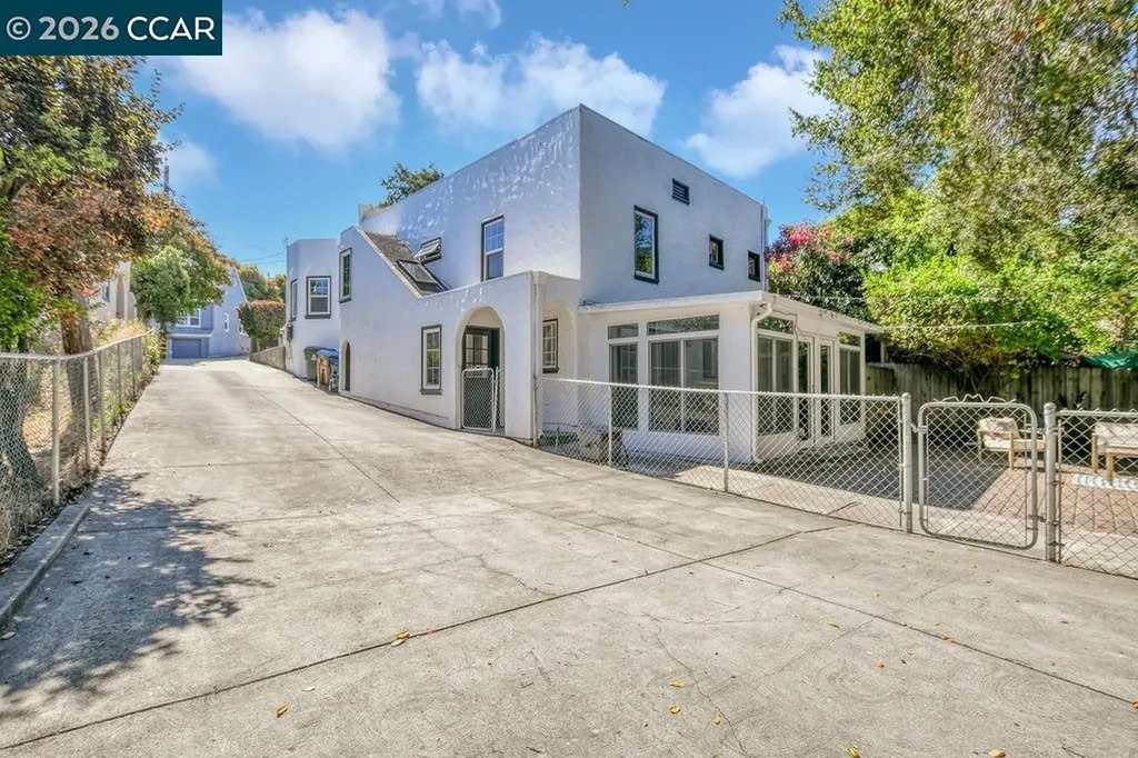 915 Brown Street Martinez CA 94595