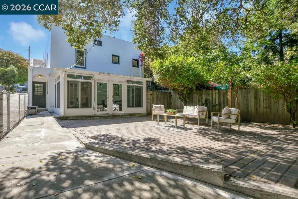915 Brown Street Martinez CA 94595