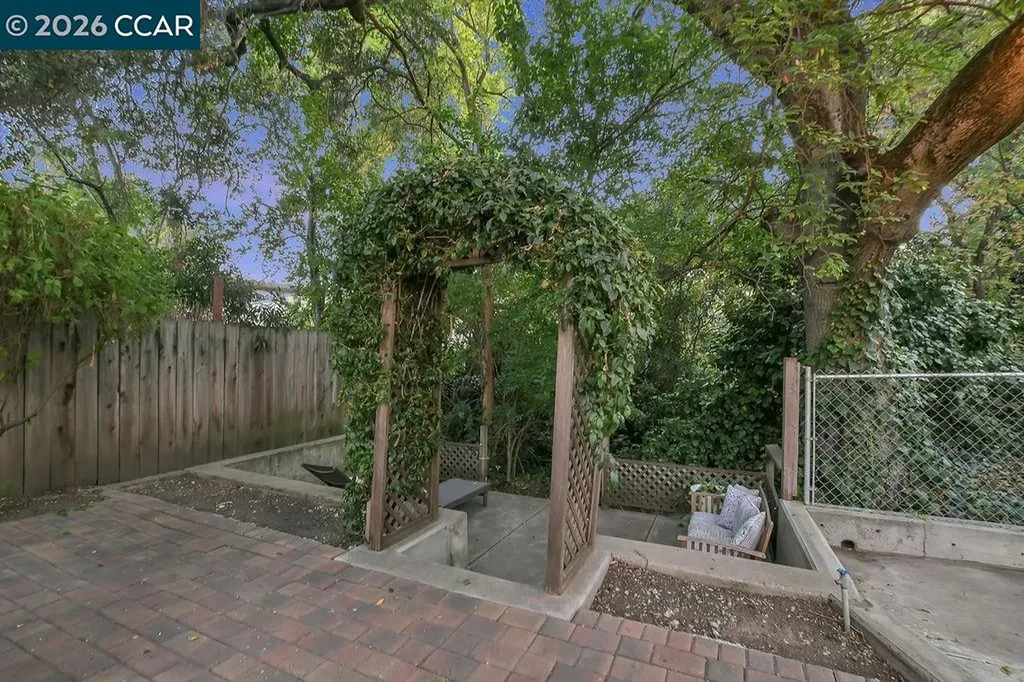 915 Brown Street Martinez CA 94595