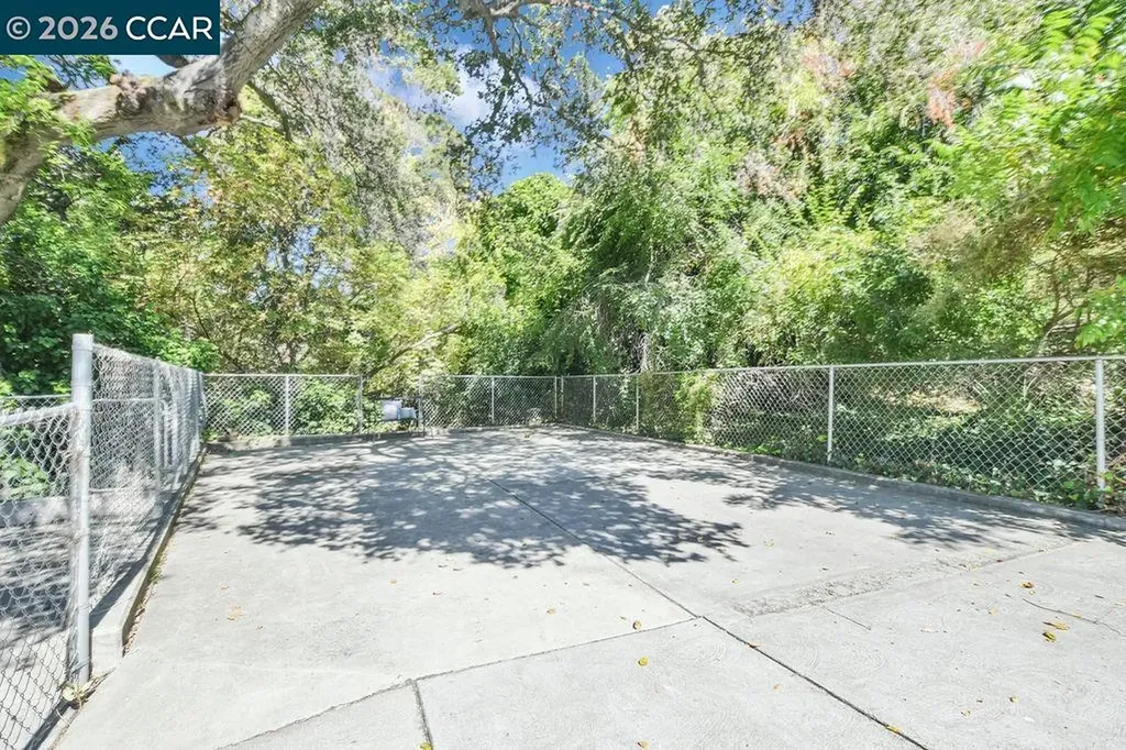 915 Brown Street Martinez CA 94595