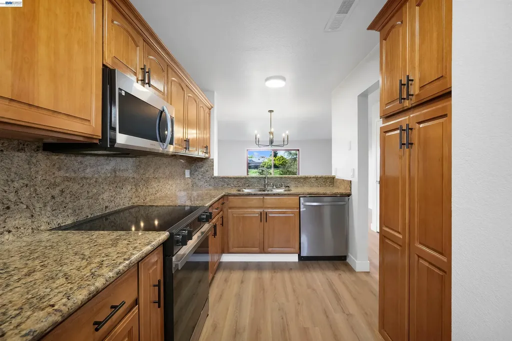 27949 Thornton Court Hayward CA 94544