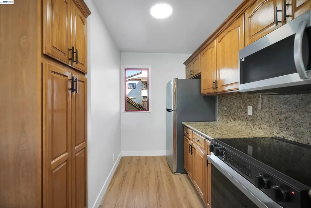 27949 Thornton Court Hayward CA 94544