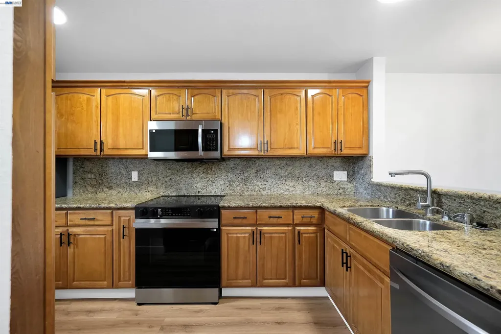 27949 Thornton Court Hayward CA 94544