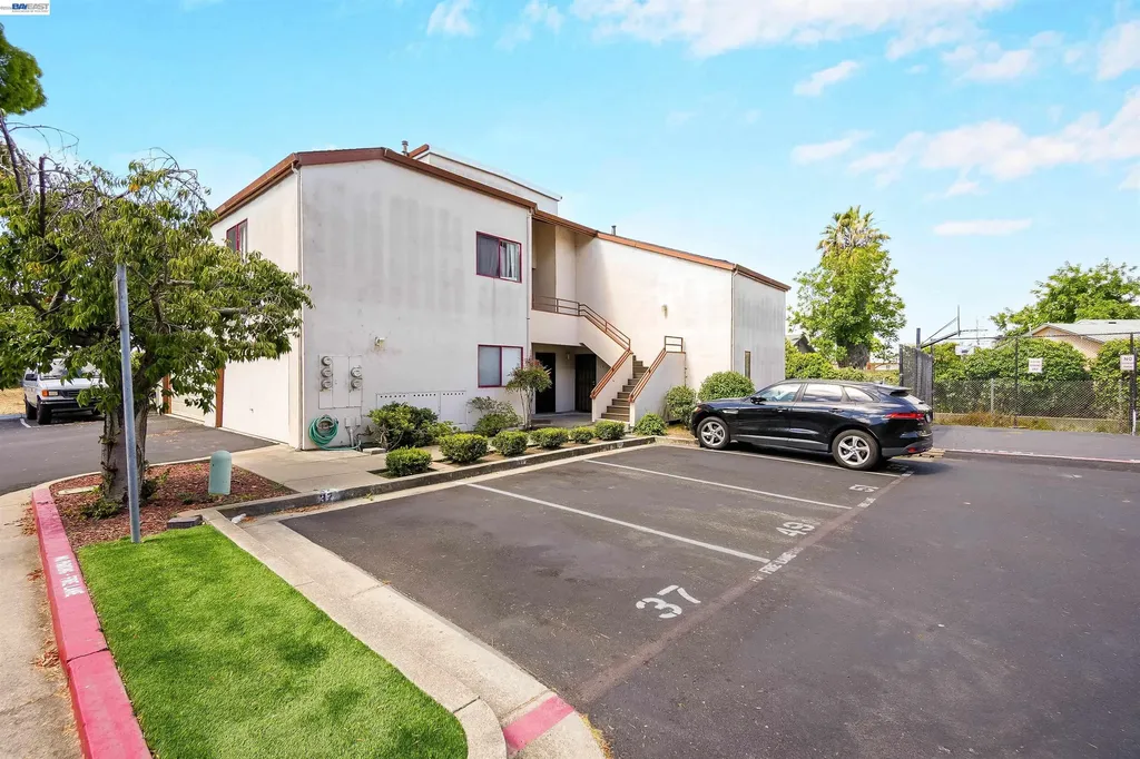 27949 Thornton Court Hayward CA 94544