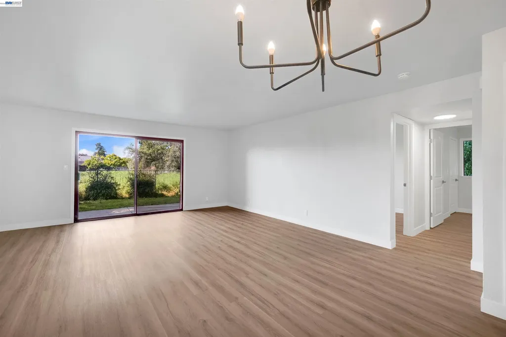 27949 Thornton Court Hayward CA 94544