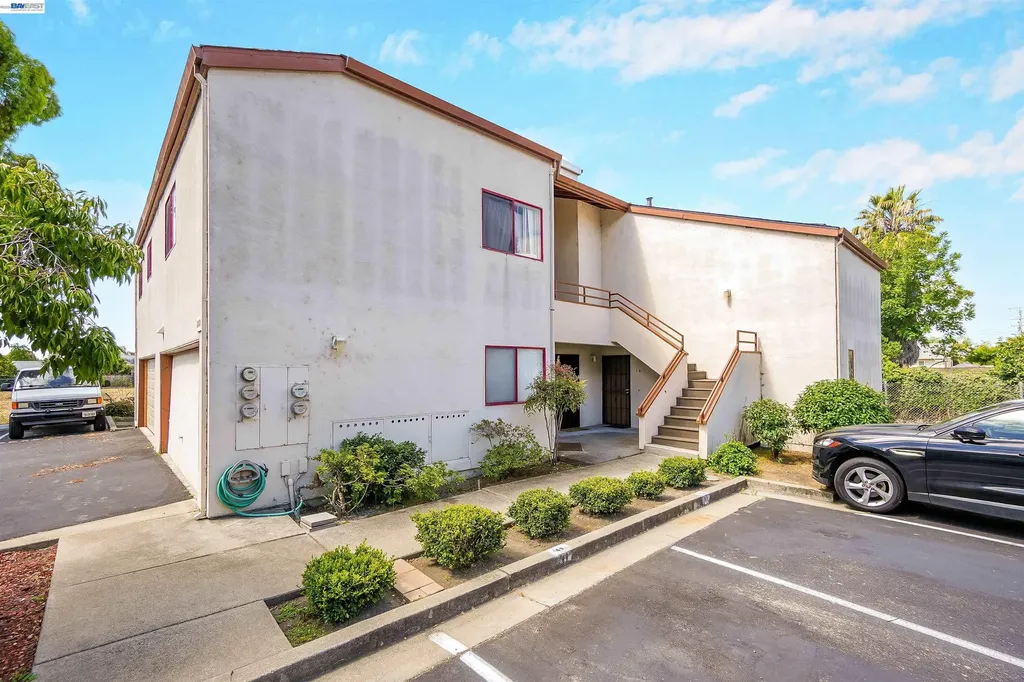27949 Thornton Court Hayward CA 94544
