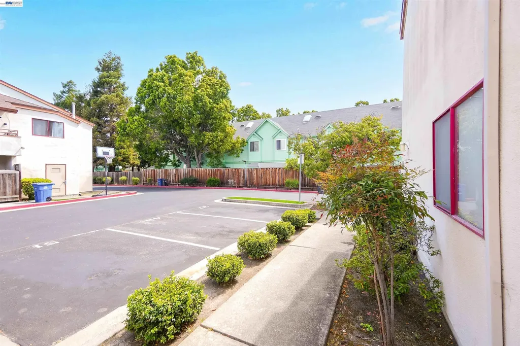 27949 Thornton Court Hayward CA 94544