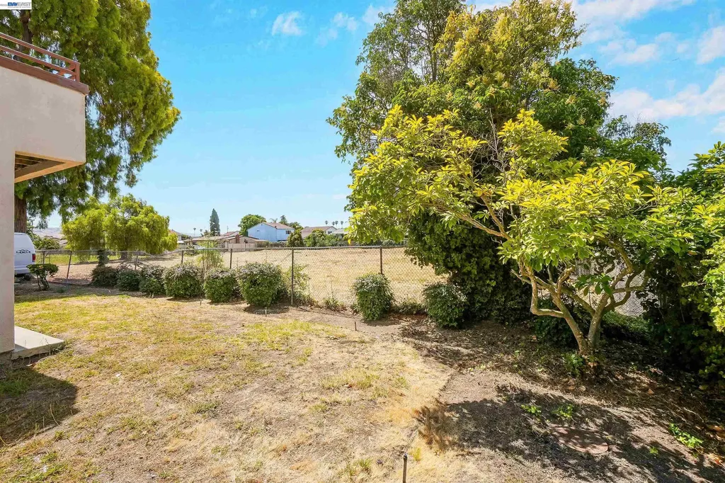 27949 Thornton Court Hayward CA 94544
