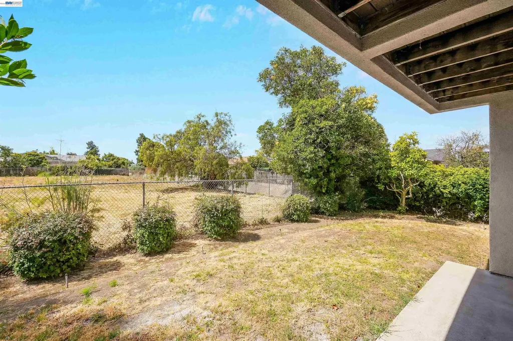 27949 Thornton Court Hayward CA 94544