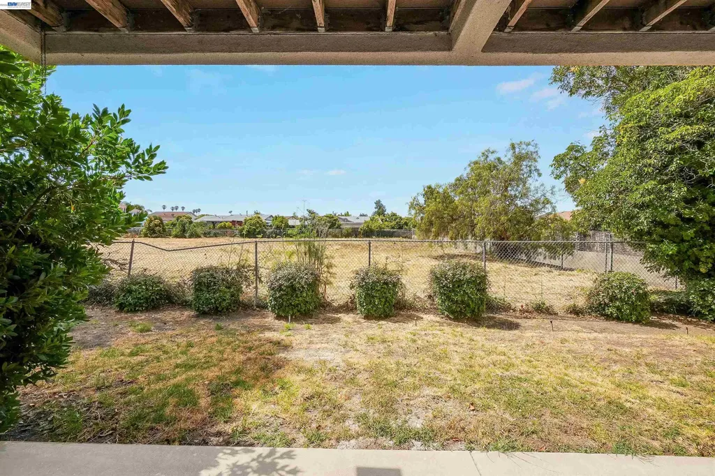 27949 Thornton Court Hayward CA 94544