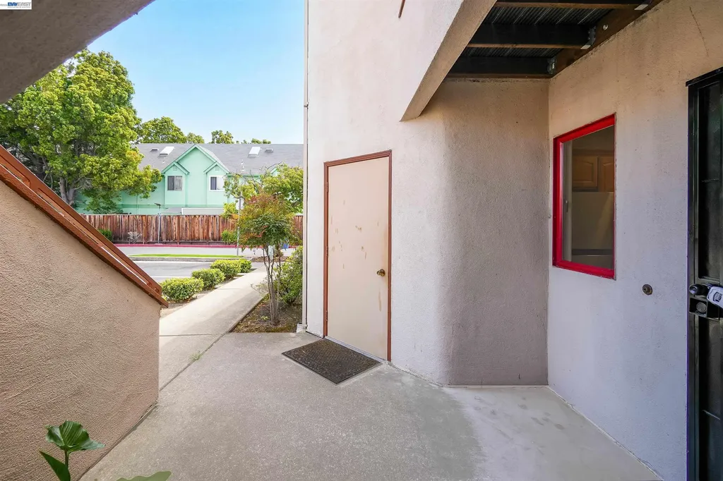 27949 Thornton Court Hayward CA 94544