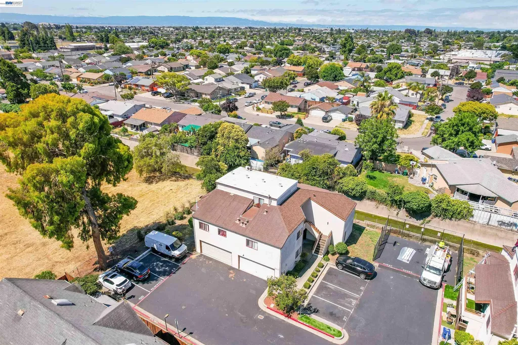 27949 Thornton Court Hayward CA 94544