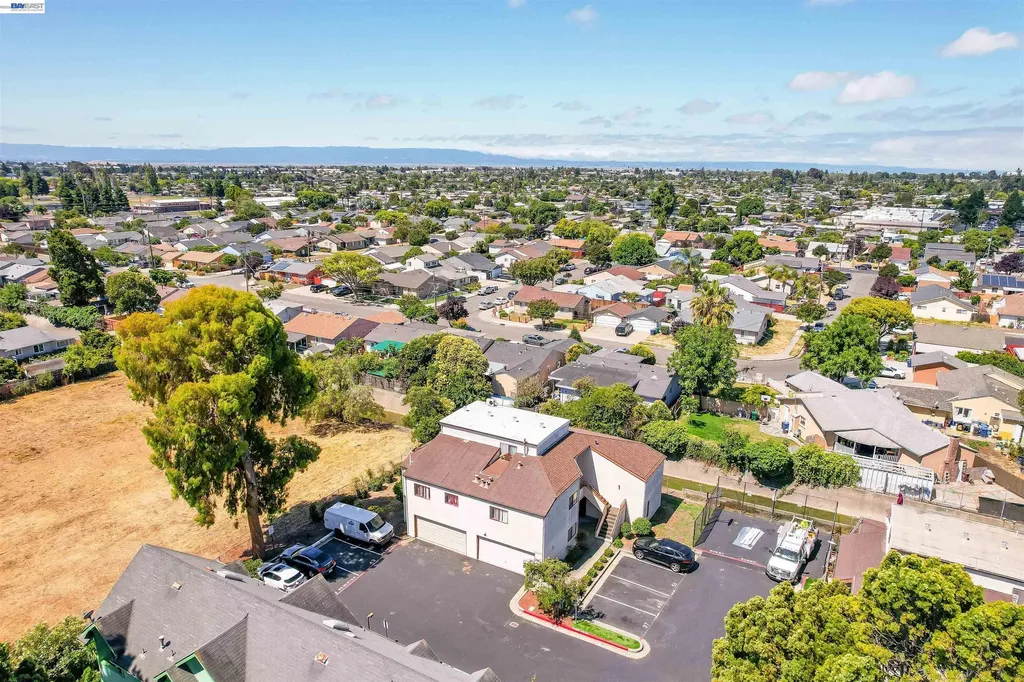 27949 Thornton Court Hayward CA 94544