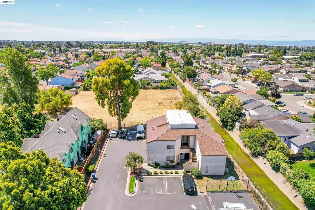 27949 Thornton Court Hayward CA 94544