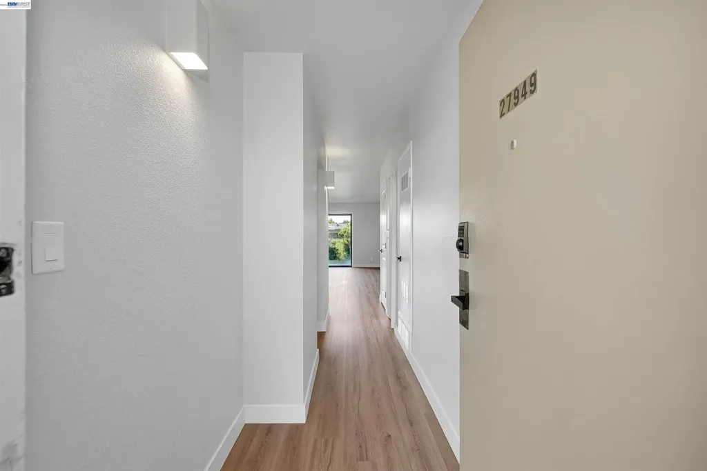 27949 Thornton Court Hayward CA 94544