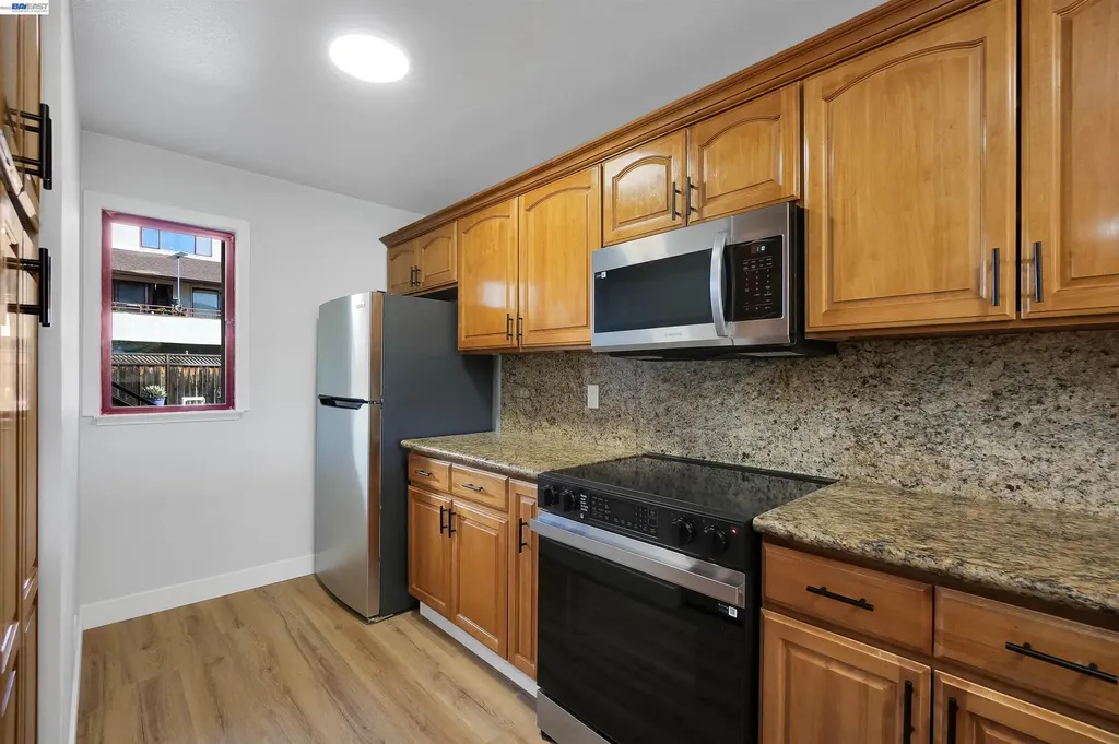27949 Thornton Court Hayward CA 94544