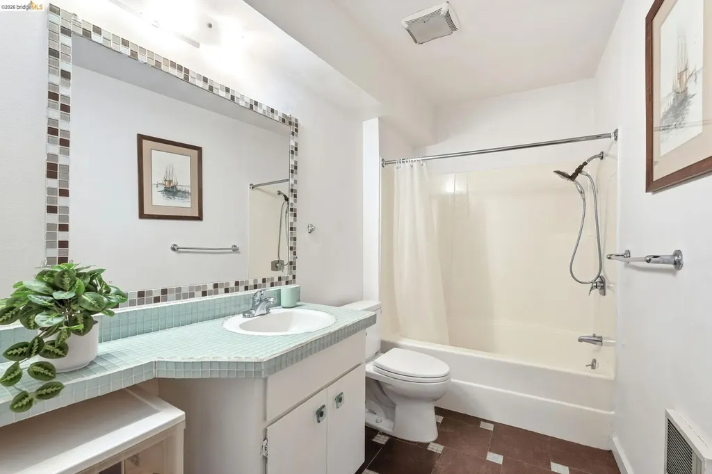 2915 Benvenue Avenue Berkeley CA 94705