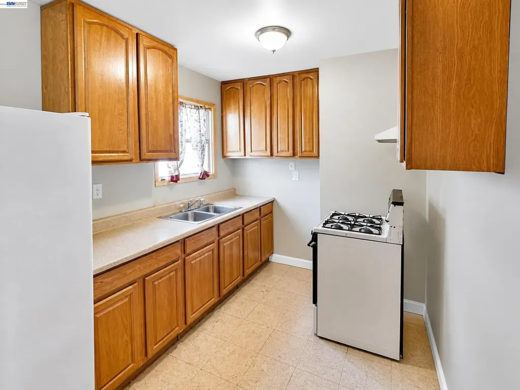 2051 23rd Avenue Oakland CA 94606